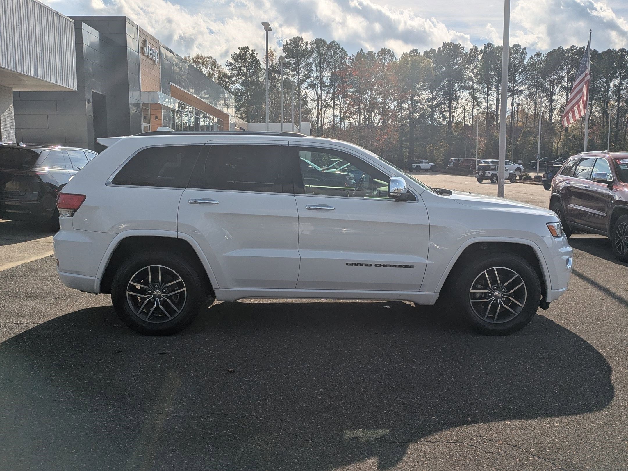 2020 Jeep Grand Cherokee Overland photo 4