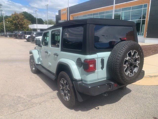 2024 Jeep Wrangler Sahara photo 3