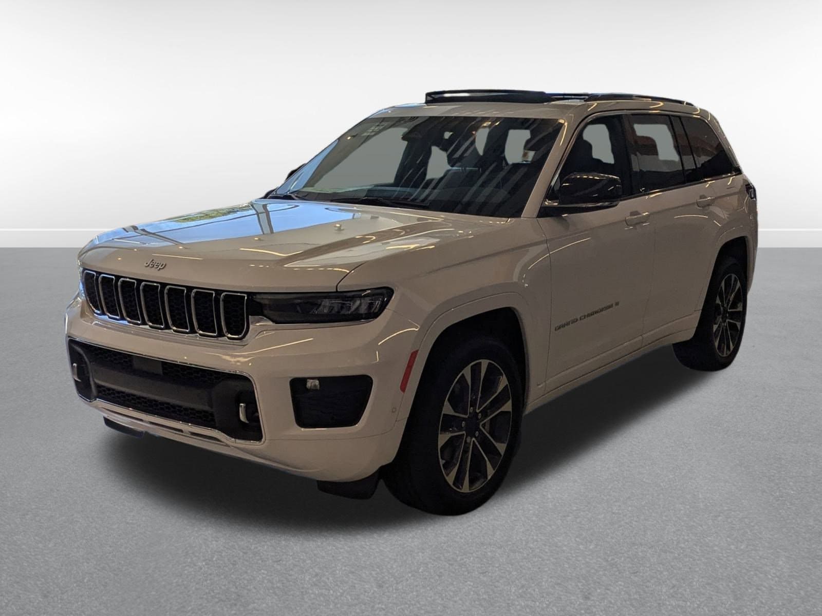 2025 Jeep Grand Cherokee Overland's photo