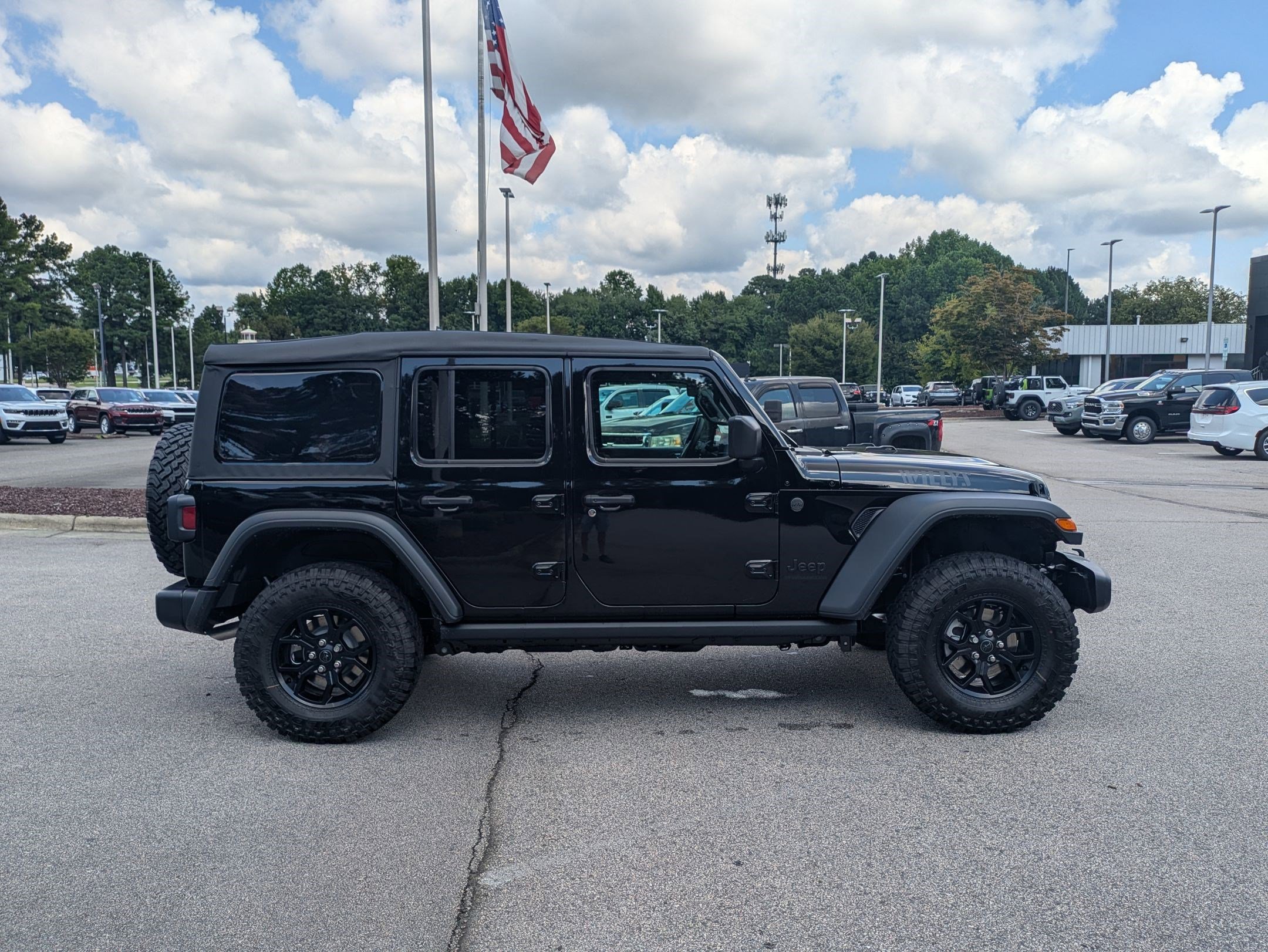 2025 Jeep Wrangler Willys photo 4