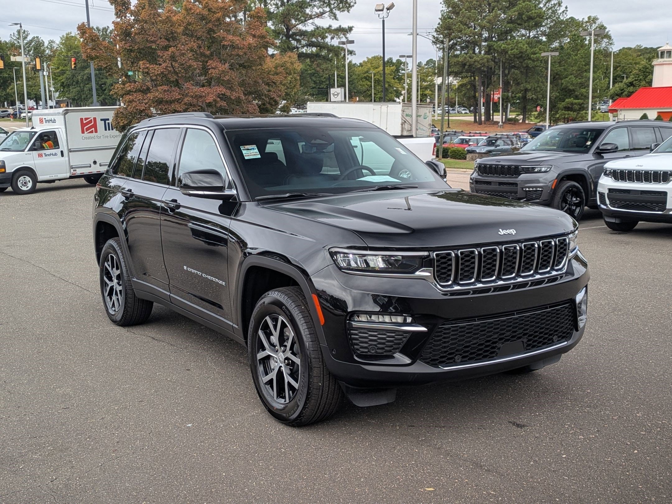 2025 Jeep Grand Cherokee Limited photo 3