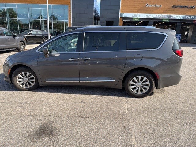 2018 Chrysler Pacifica Touring Plus photo 2