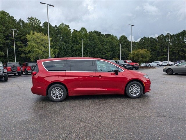 2026 Chrysler Pacifica photo 4