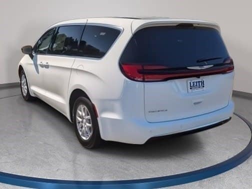 2026 Chrysler Pacifica Select - Photo 7