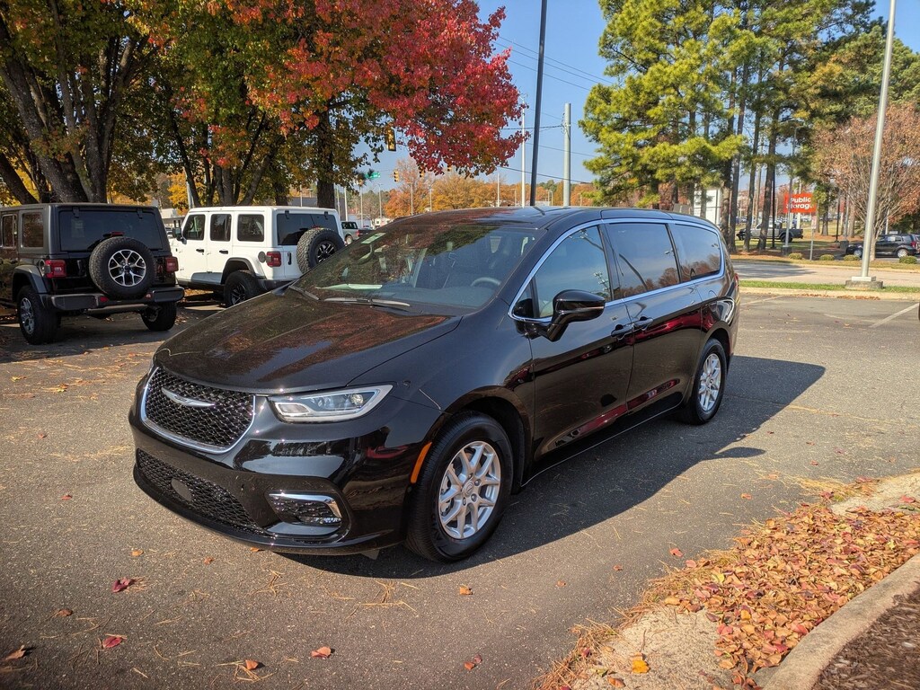 New 2026 Chrysler Pacifica SELECT Passenger Van