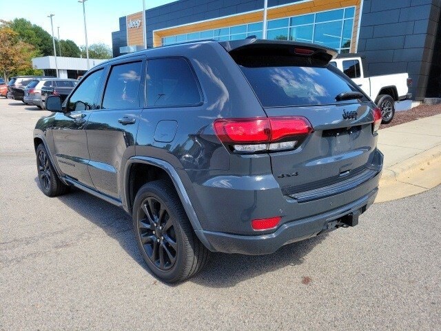 2017 Jeep Grand Cherokee Altitude photo 2
