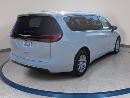 2026 Chrysler Pacifica Select - Photo 5