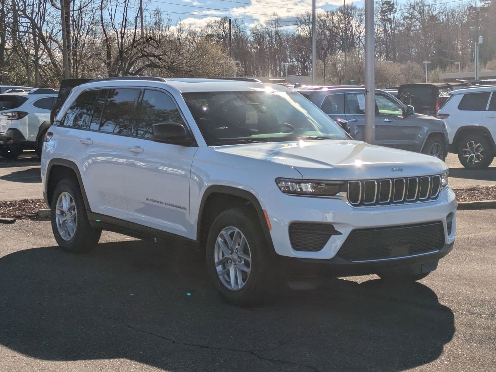 2025 Jeep Grand Cherokee Laredo X photo 3