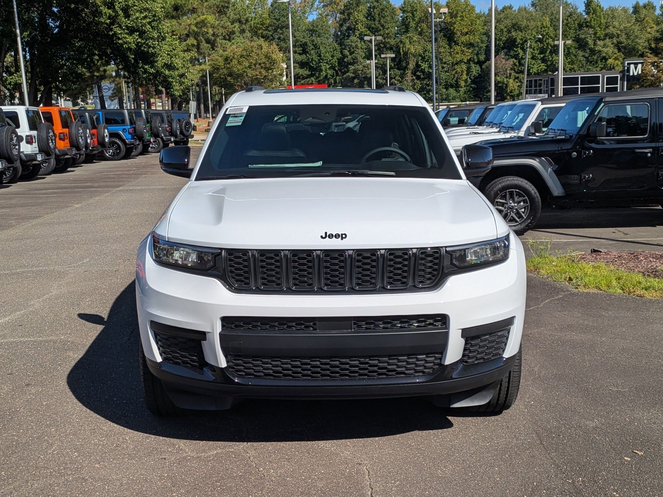 2025 Jeep Grand Cherokee Altitude photo 2