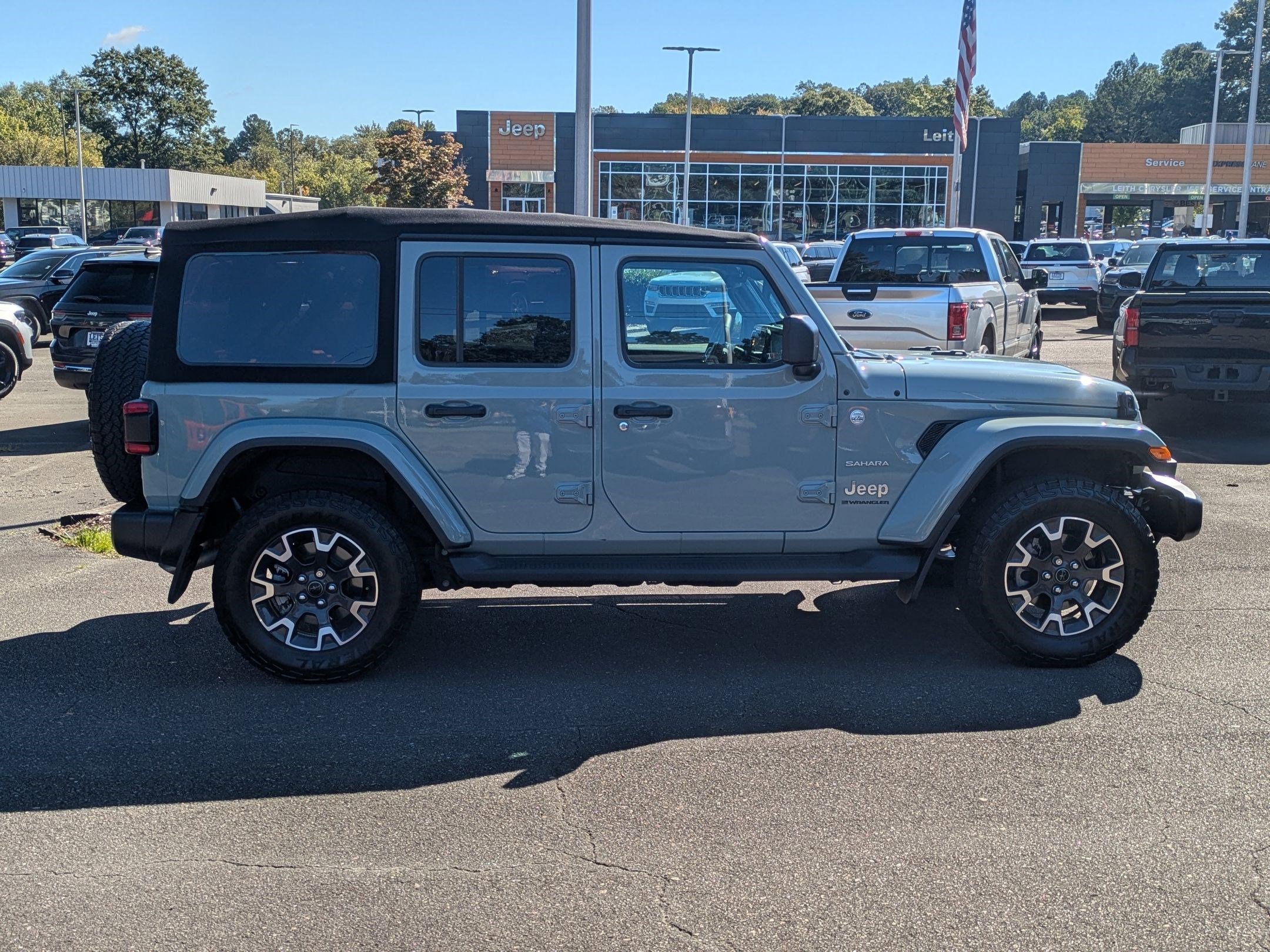 2024 Jeep Wrangler Sahara photo 4
