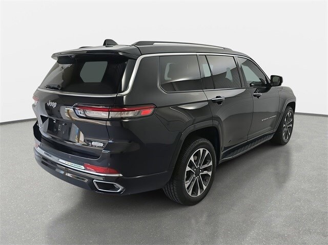 2021 Jeep Grand Cherokee Overland photo 3