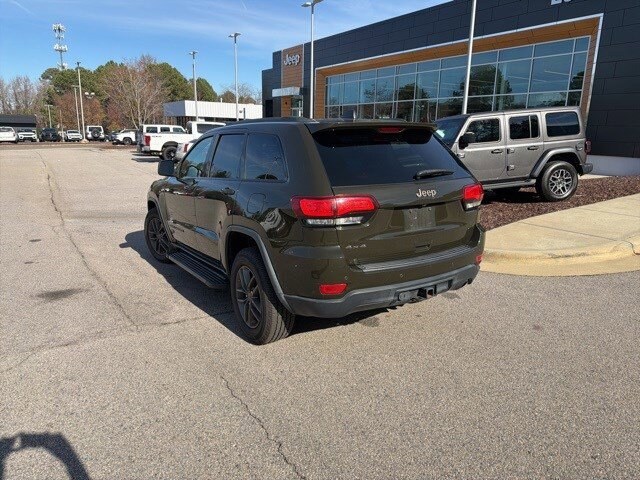 2016 Jeep Grand Cherokee Anniversary Edition photo 3