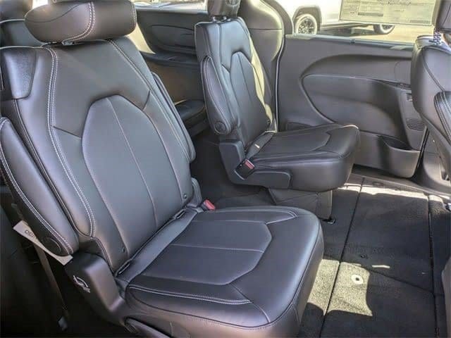 2026 Chrysler Pacifica Select - Photo 19