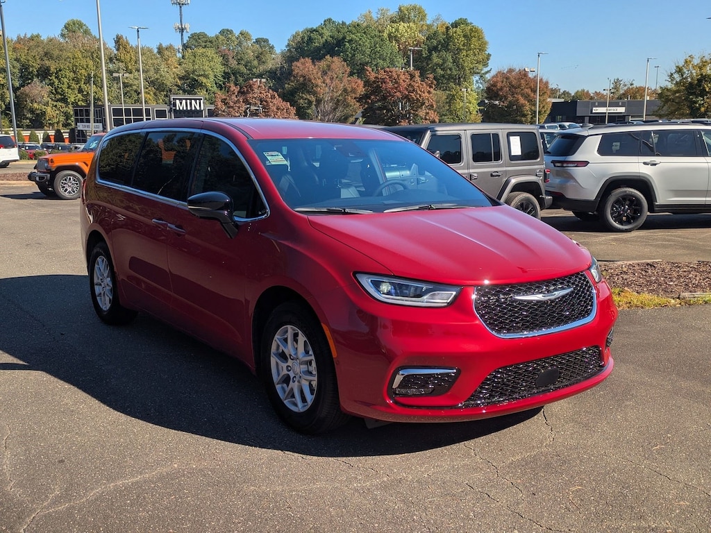 New 2026 Chrysler Pacifica SELECT Passenger Van