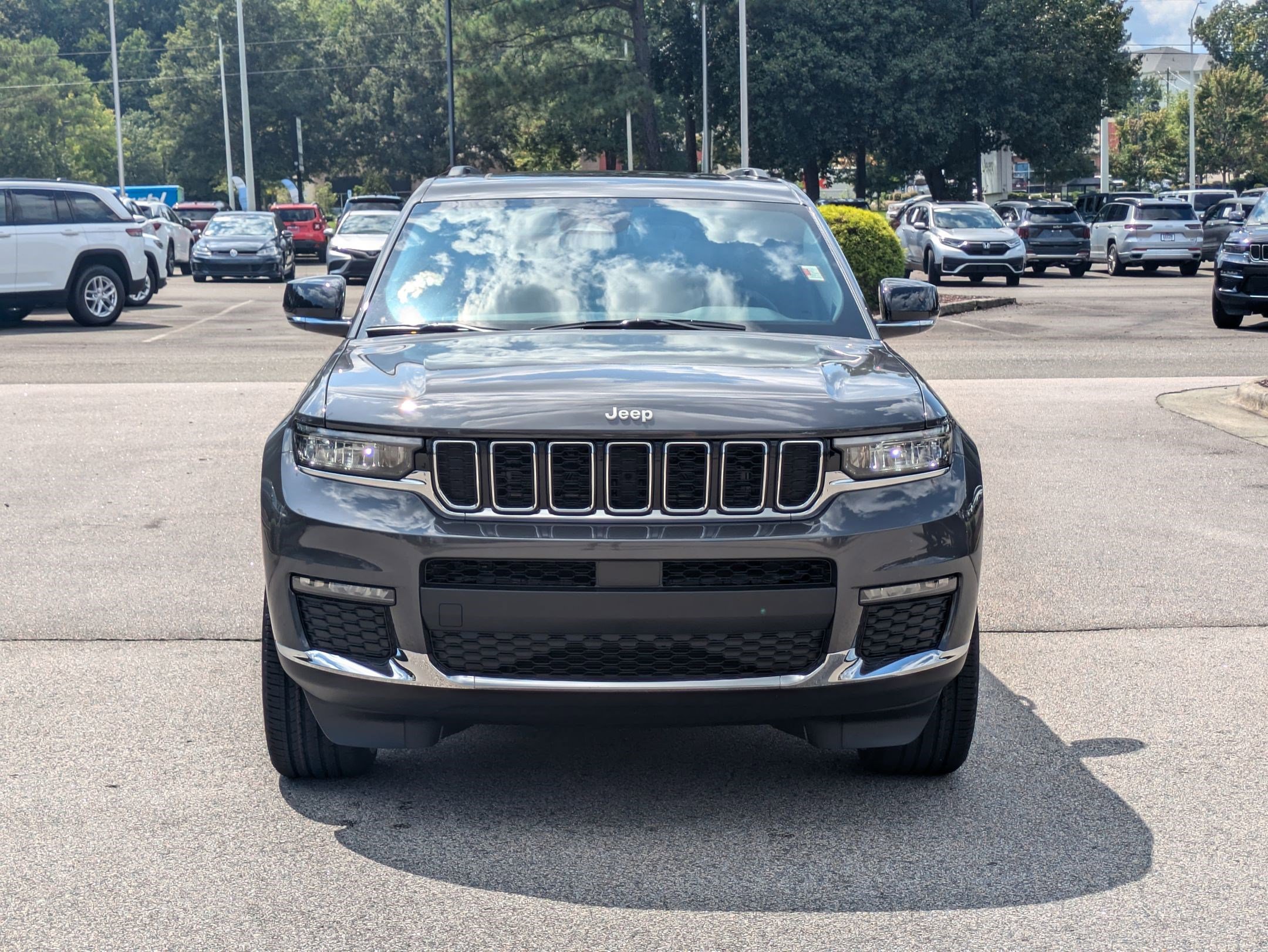 2025 Jeep Grand Cherokee Limited photo 2