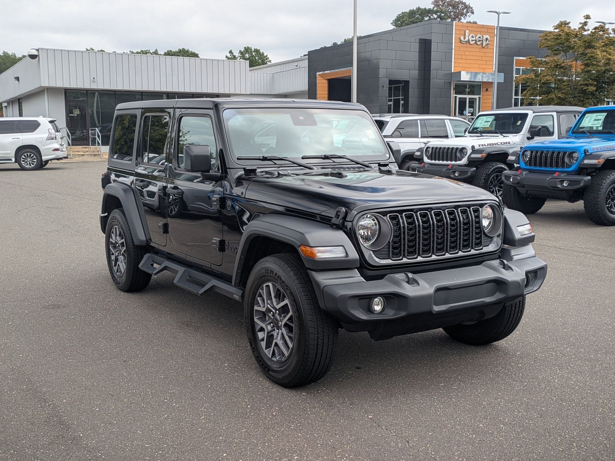 2024 Jeep Wrangler Sport S photo 3