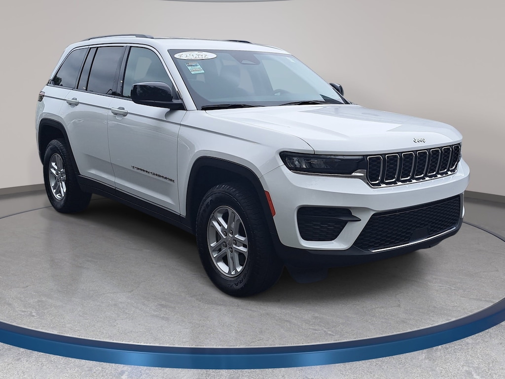 Used 2023 Jeep Grand Cherokee Laredo Laredo 4x4