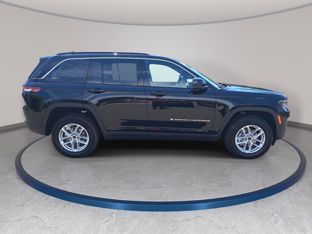 New 2026 Jeep Grand Cherokee LAREDO 4X4 Sport Utility