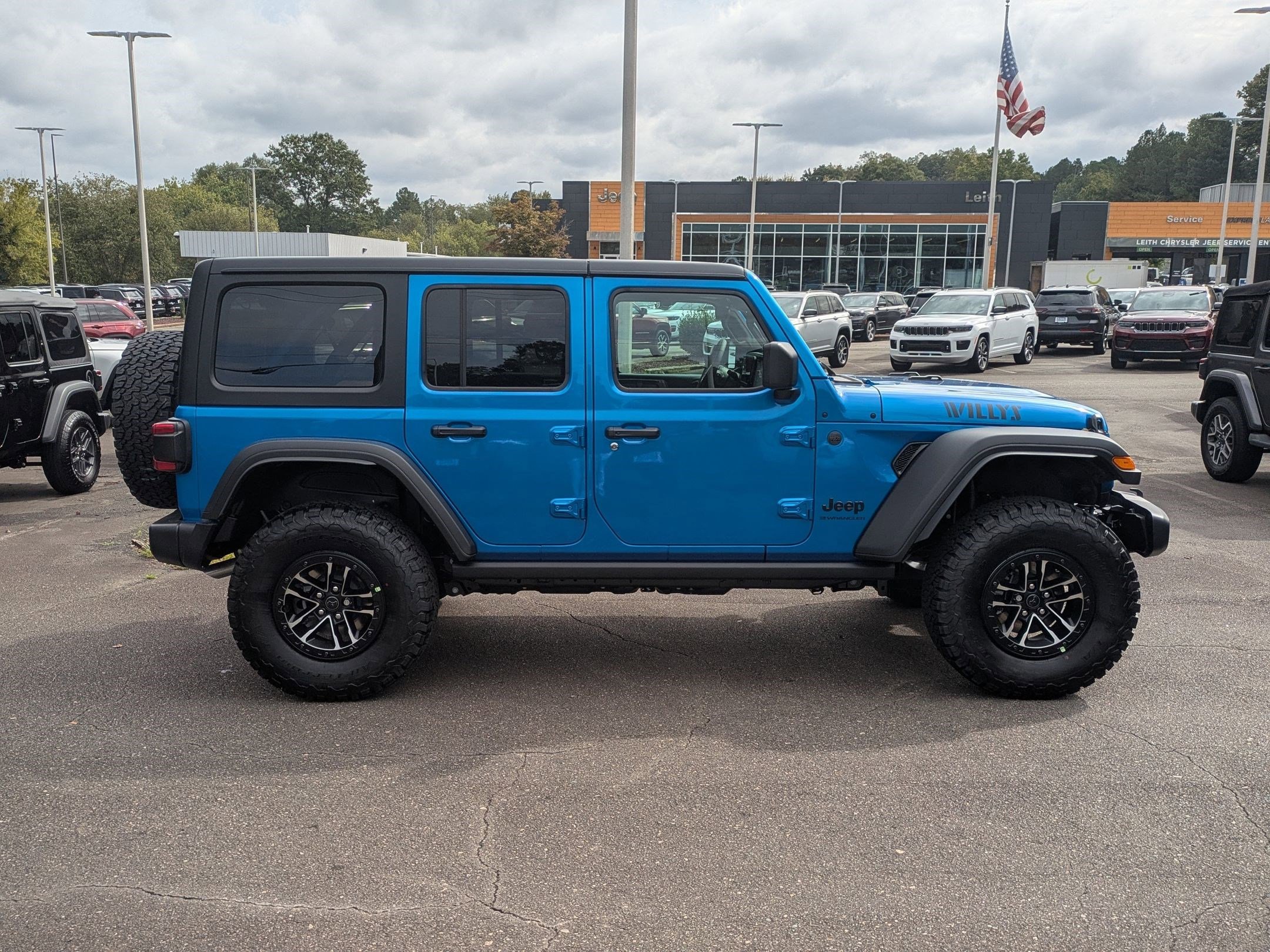 2025 Jeep Wrangler Willys photo 4