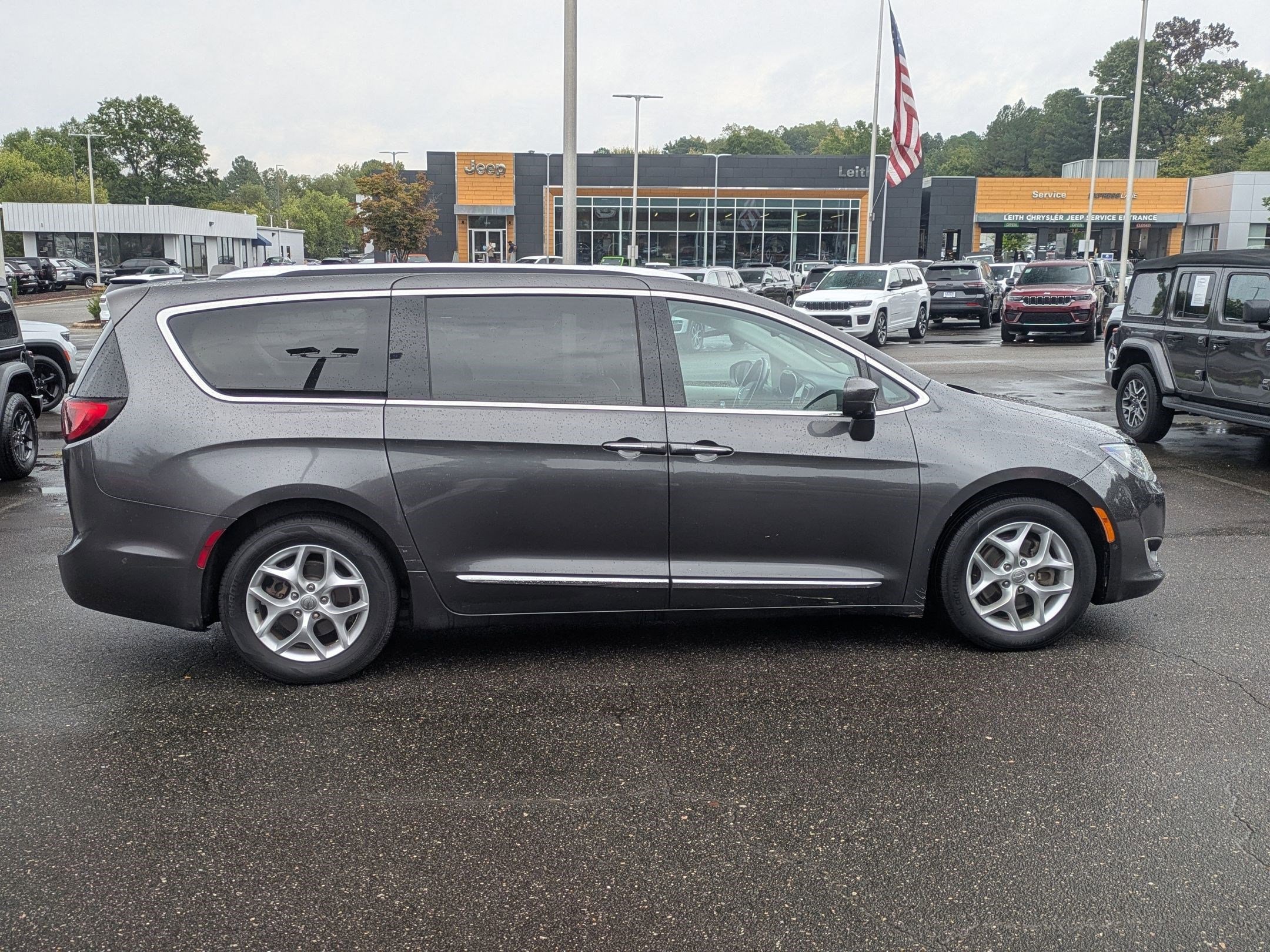 2018 Chrysler Pacifica Touring Plus photo 4