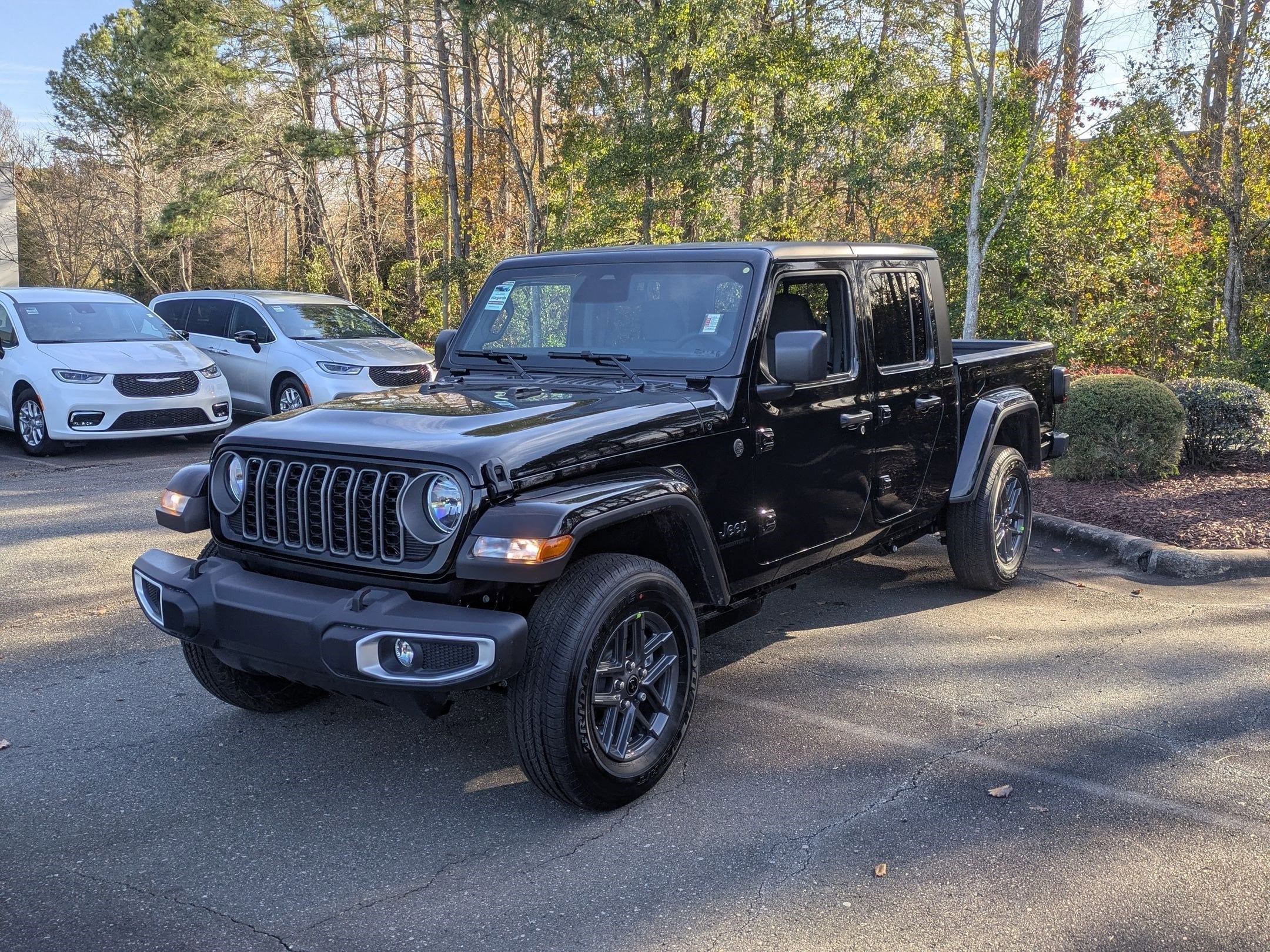 2026 Jeep Gladiator Sport S's photo