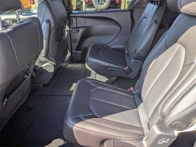 2026 Chrysler Pacifica Select - Photo 18