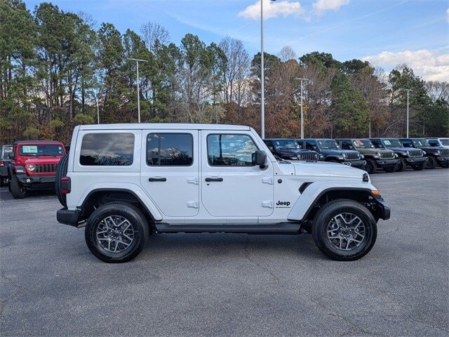 2026 Jeep Wrangler Sahara photo 4