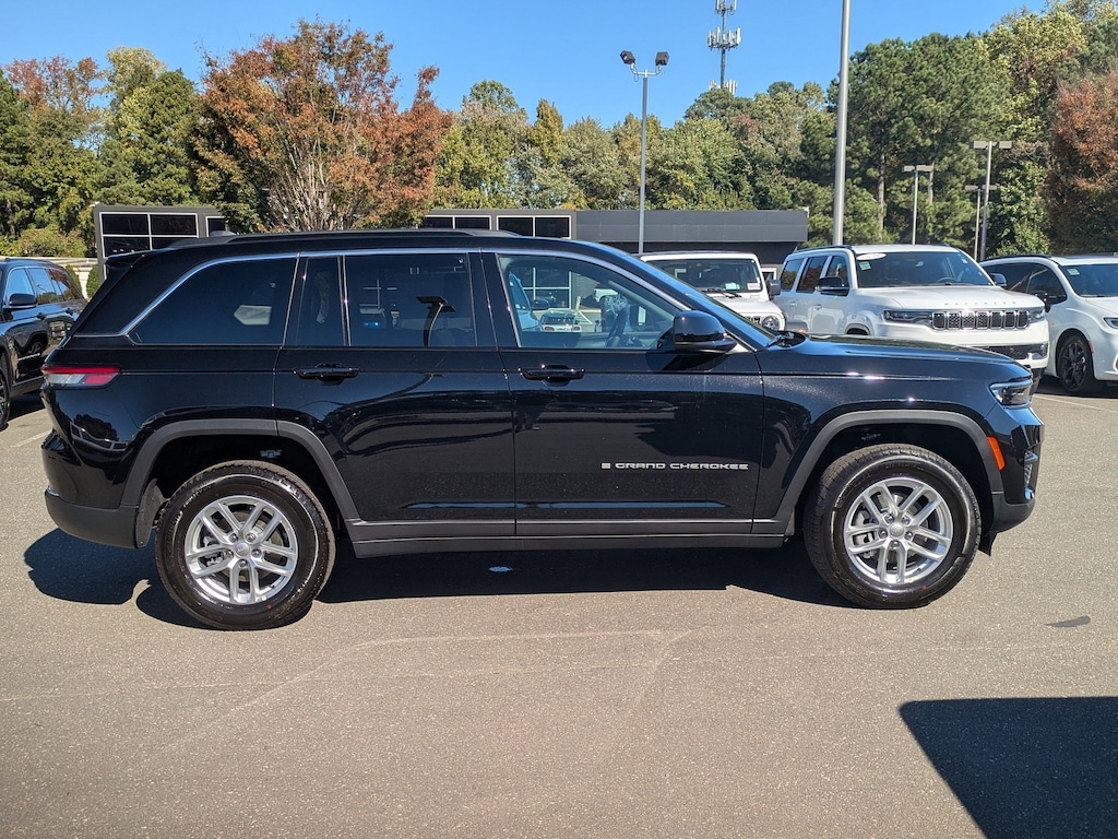 New 2025 Jeep Grand Cherokee LAREDO X 4X4 Sport Utility
