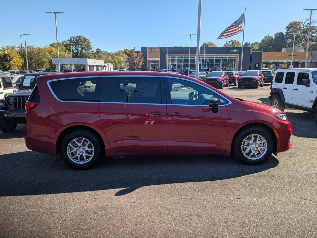 New 2026 Chrysler Pacifica SELECT Passenger Van