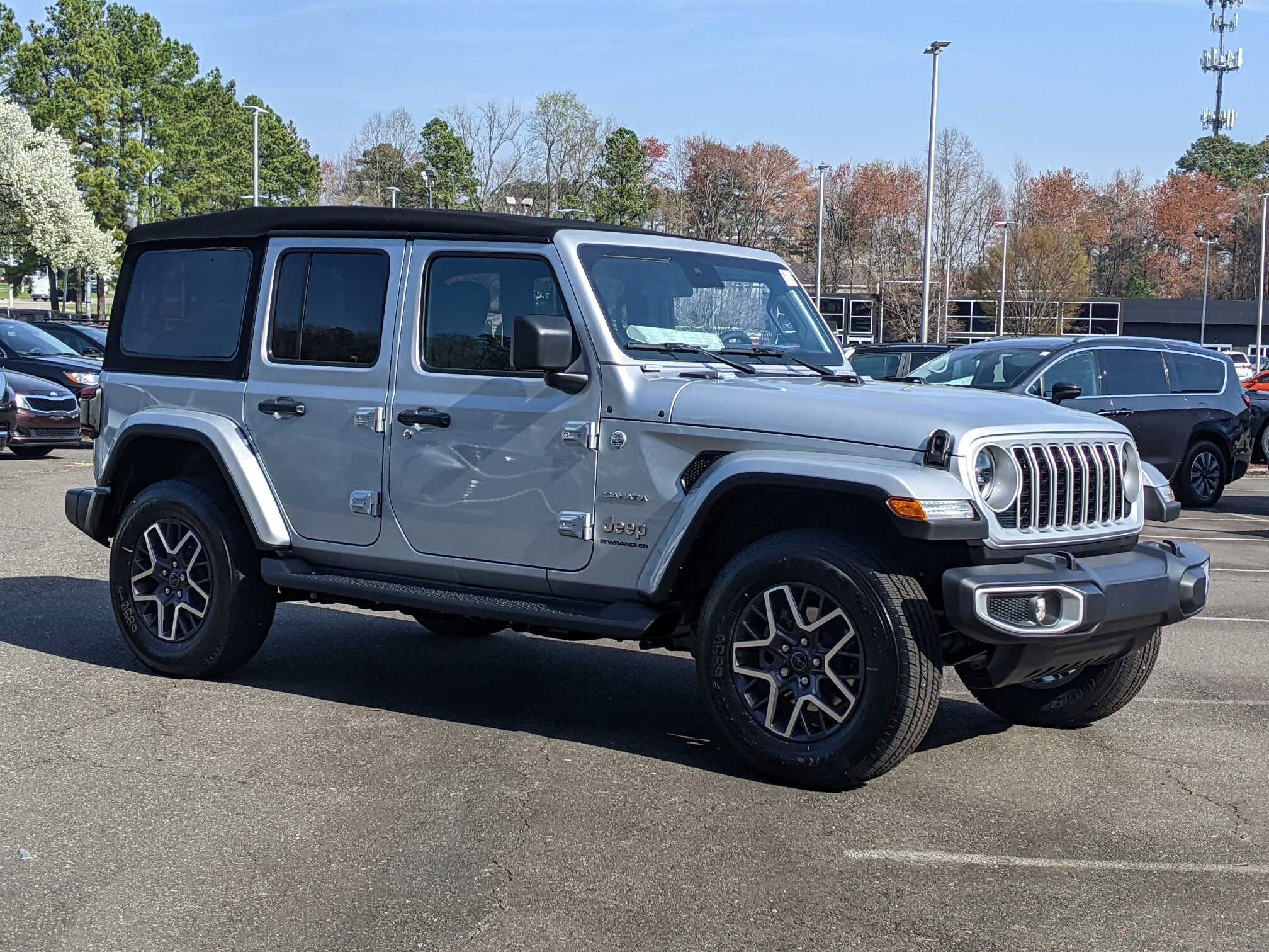 2024 Jeep Wrangler Sahara photo 4