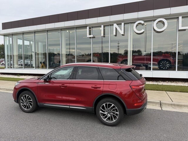 2022 Lincoln Corsair Standard photo 4