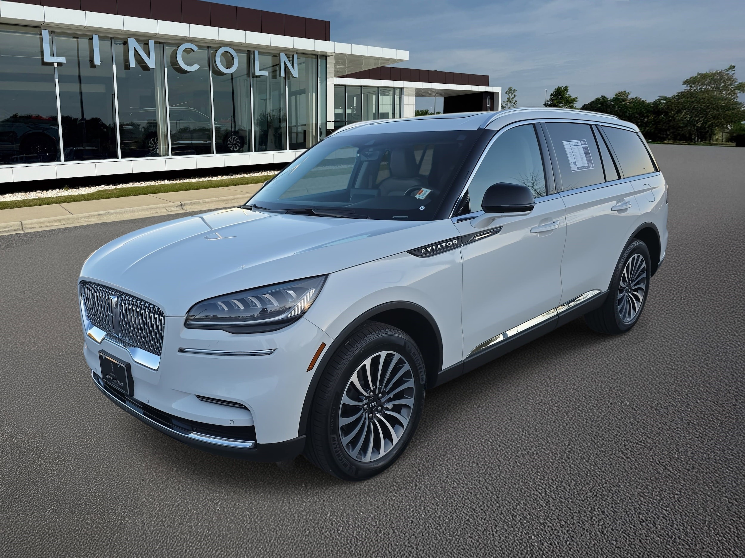 2023 Lincoln Aviator Base's photo