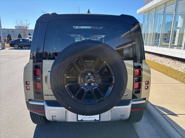 2022 Land Rover Defender 110 S photo 4