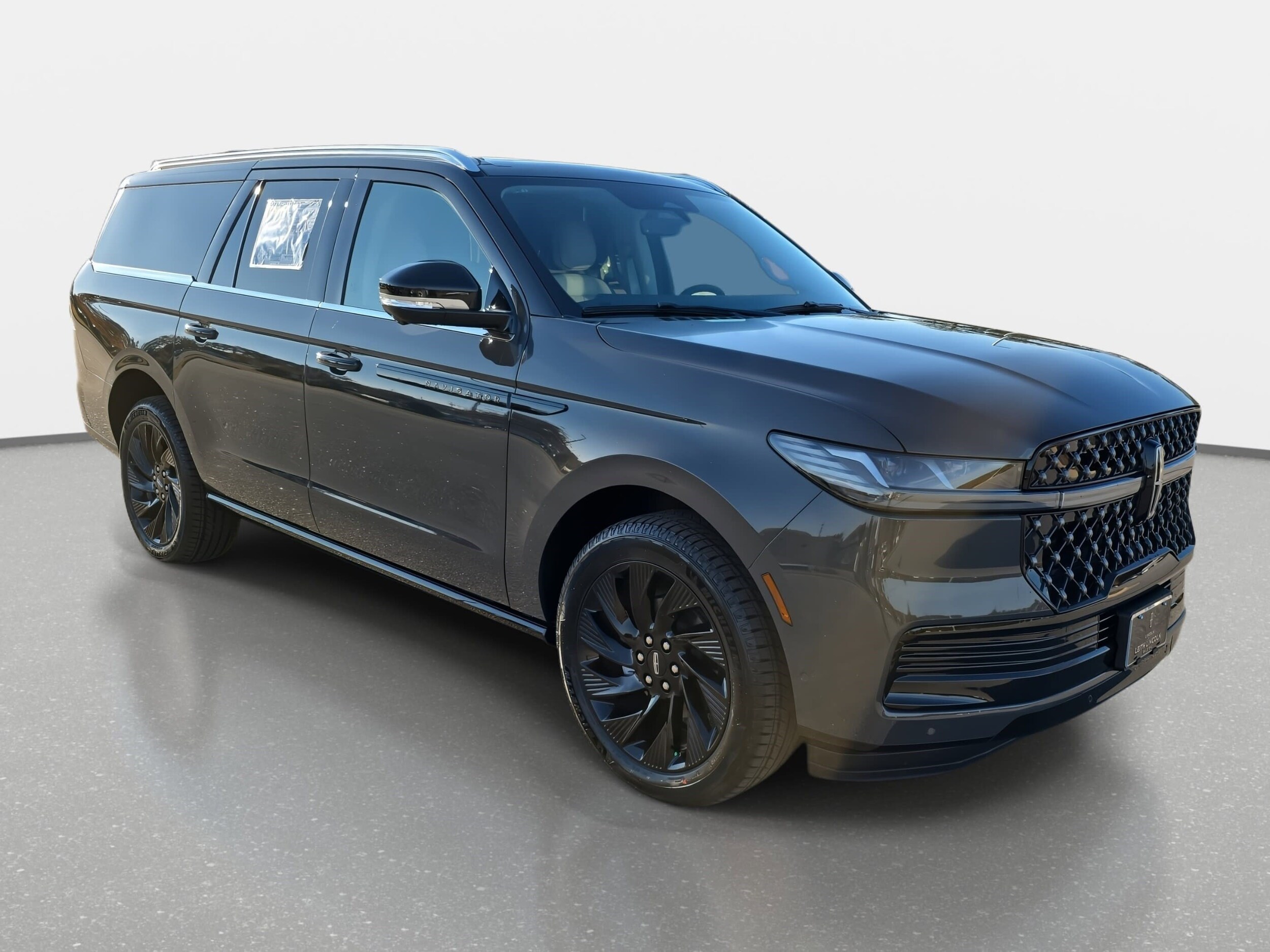 2025 Lincoln Navigator Black Label photo 3