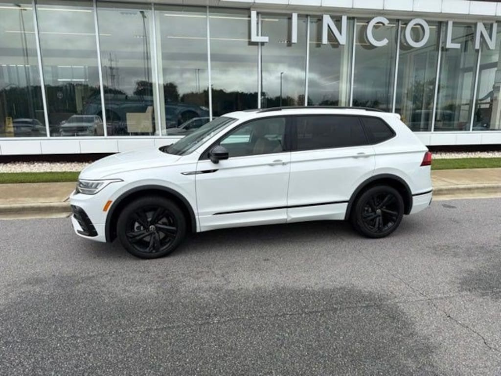 Used 2024 Volkswagen Tiguan SE R-Line Black 2.0T SE R-Line Black 4MOTION