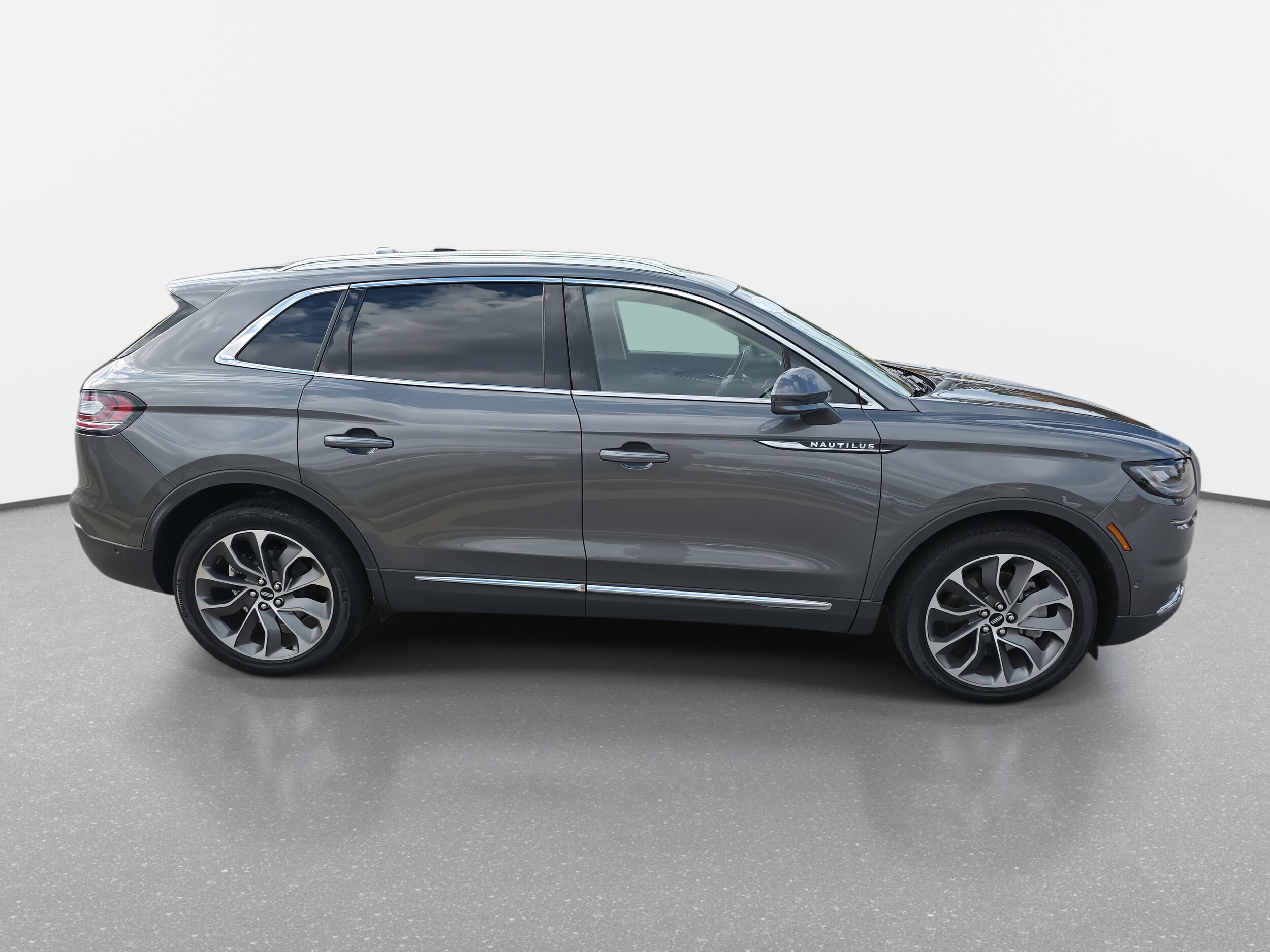 2023 Lincoln Nautilus Reserve photo 4