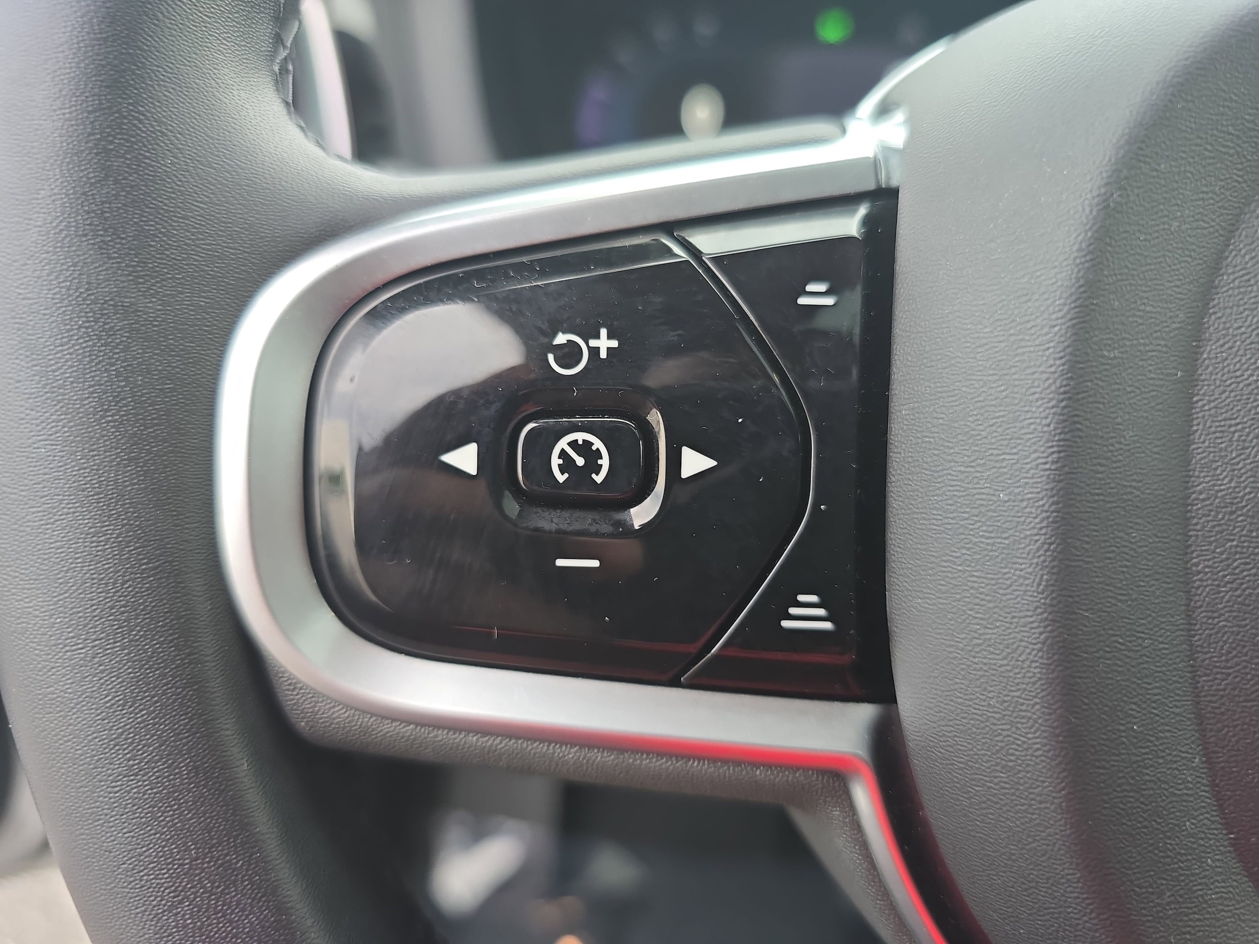 2023 Volvo S60 Plus - Photo 16