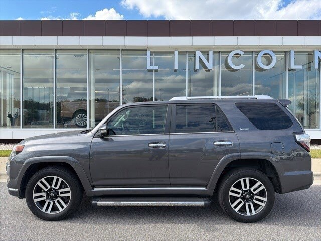 2022 Toyota 4Runner Limited 4WD photo 2