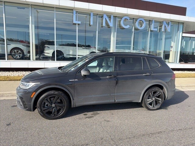 2024 Volkswagen Tiguan SE R-Line Black photo 3