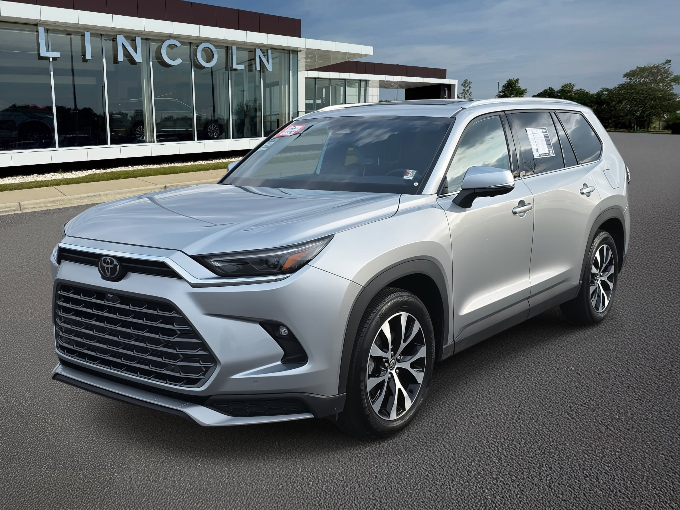 2024 Toyota Grand Highlander Limited's photo