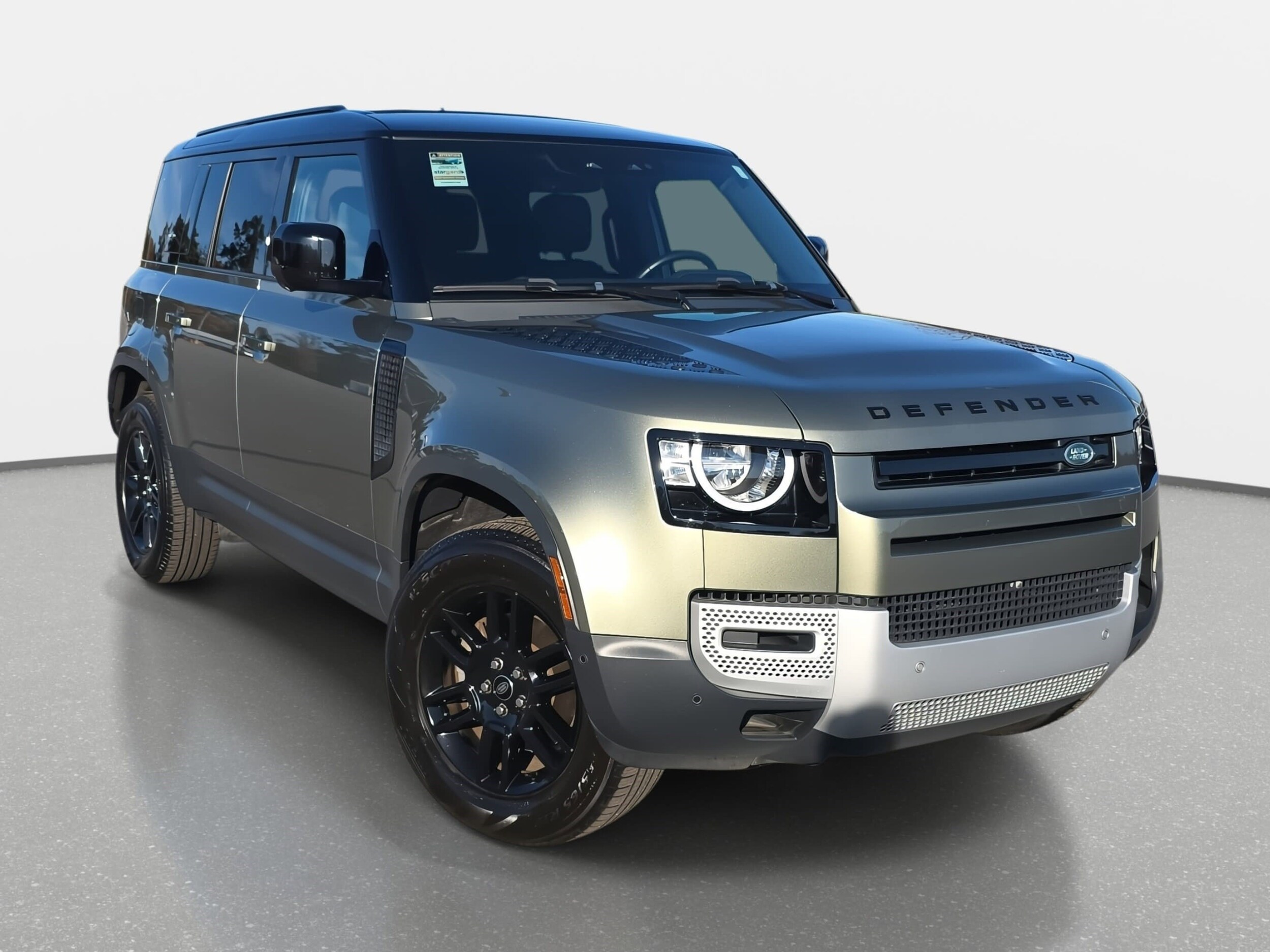 2022 Land Rover Defender 110 S photo 2
