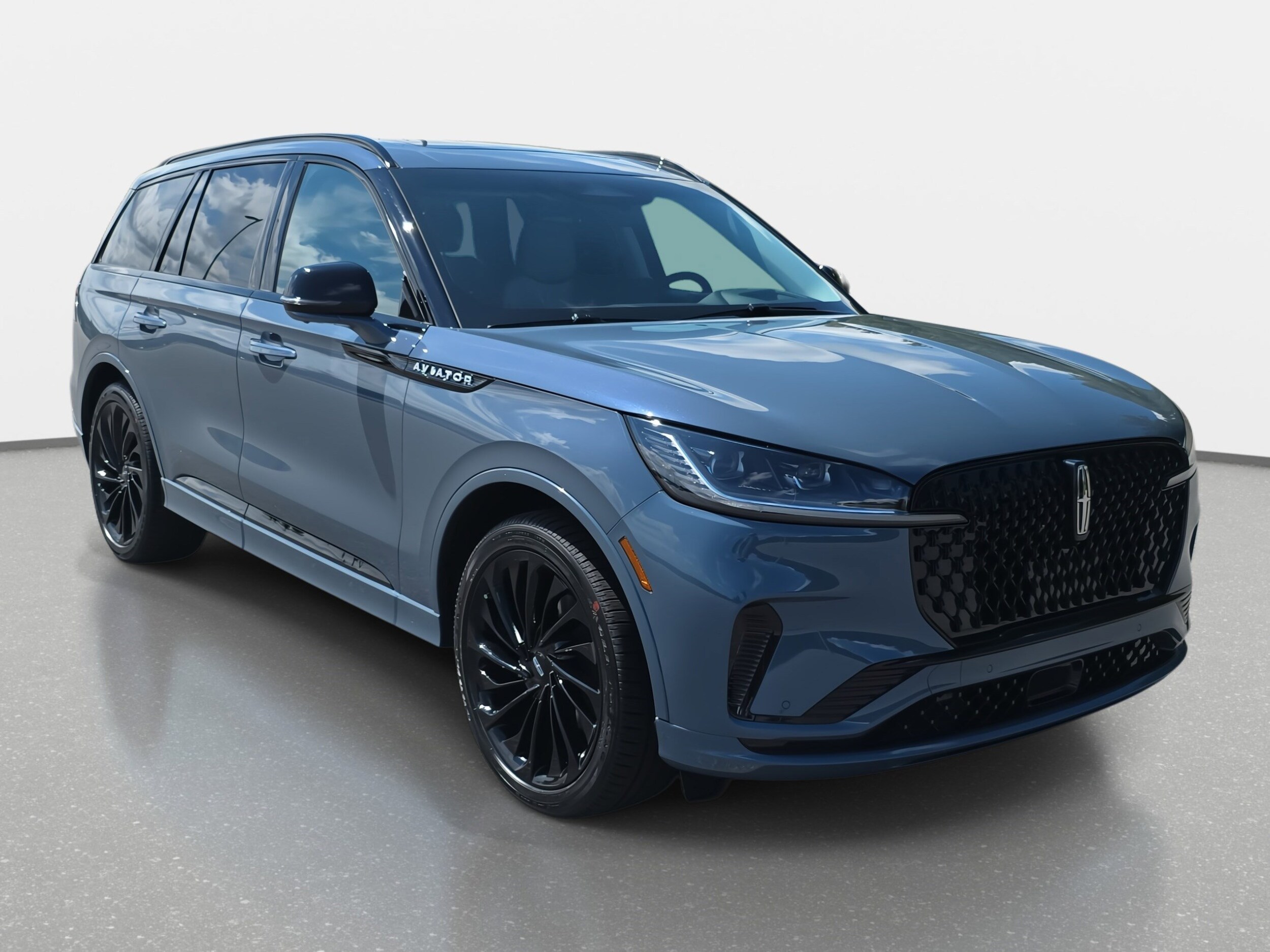 2025 Lincoln Aviator Reserve photo 2