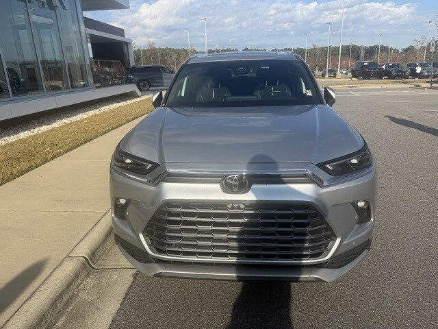 2024 Toyota Highlander Hybrid Limited photo 3