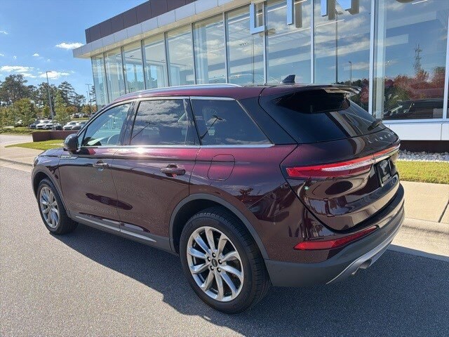 2021 Lincoln Corsair Standard photo 3