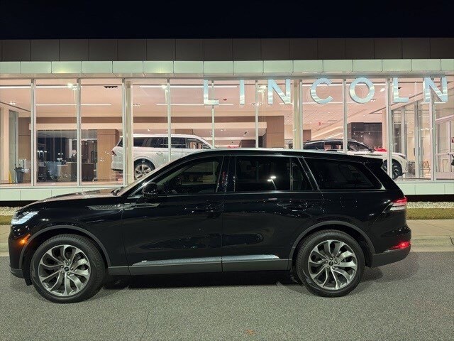2025 Lincoln Aviator Premiere photo 2