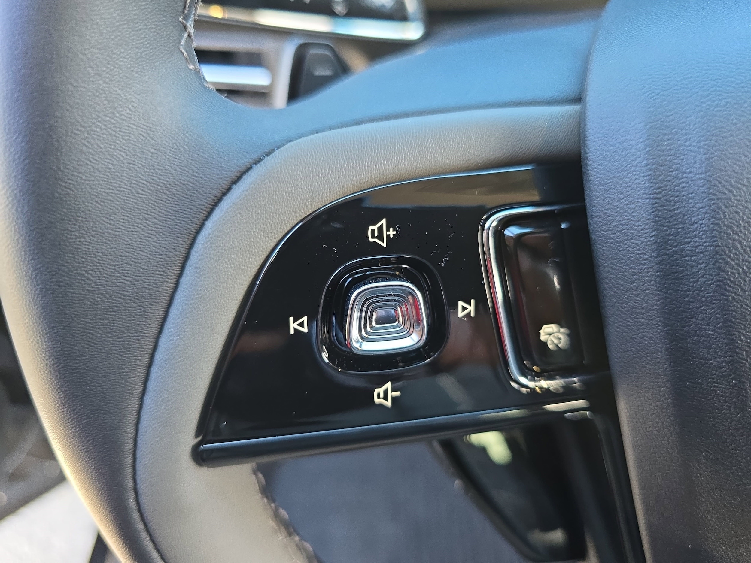 2026 Lincoln Corsair Premiere - Photo 17