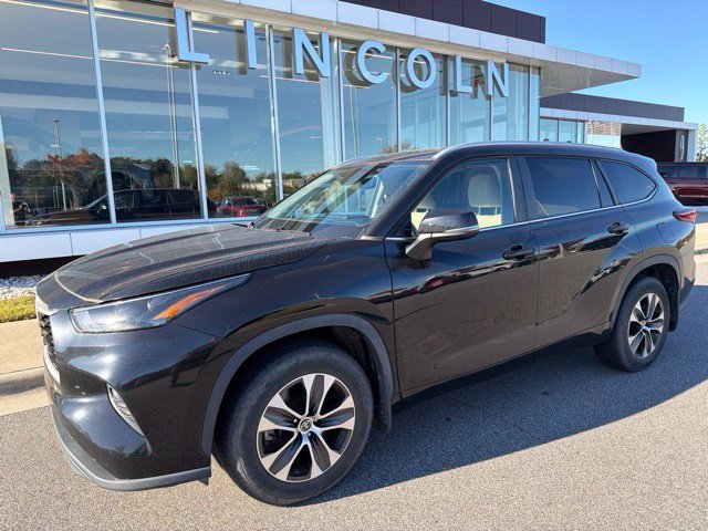 Used 2023 Toyota Highlander XLE XLE AWD