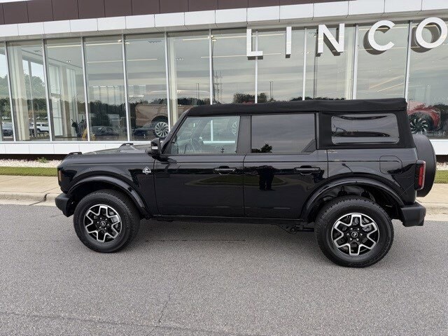 2022 Ford Bronco Outer Banks photo 3