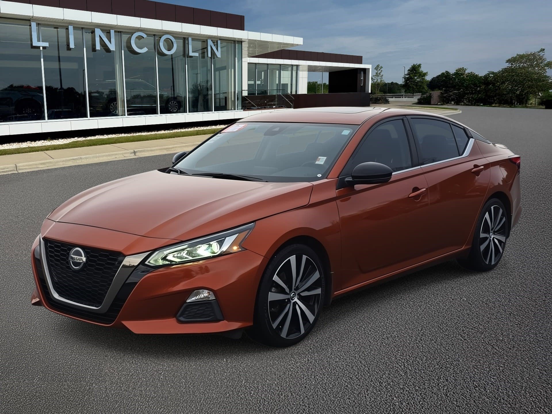 2021 Nissan Altima SR's photo