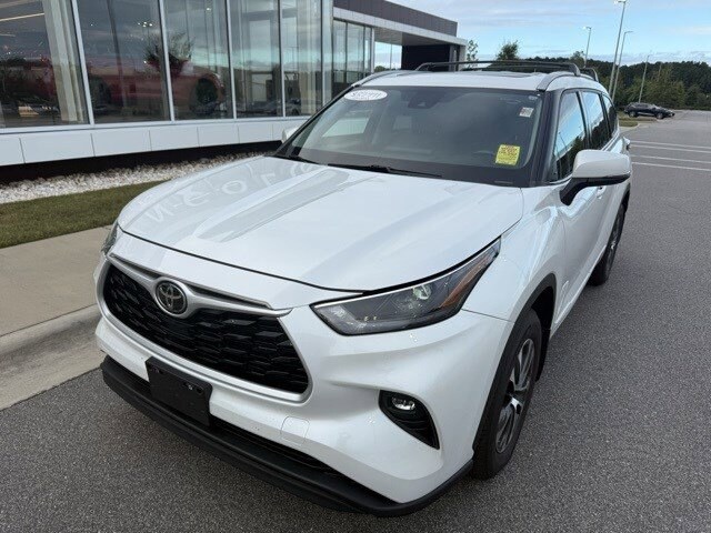 2022 Toyota Highlander XLE photo 2